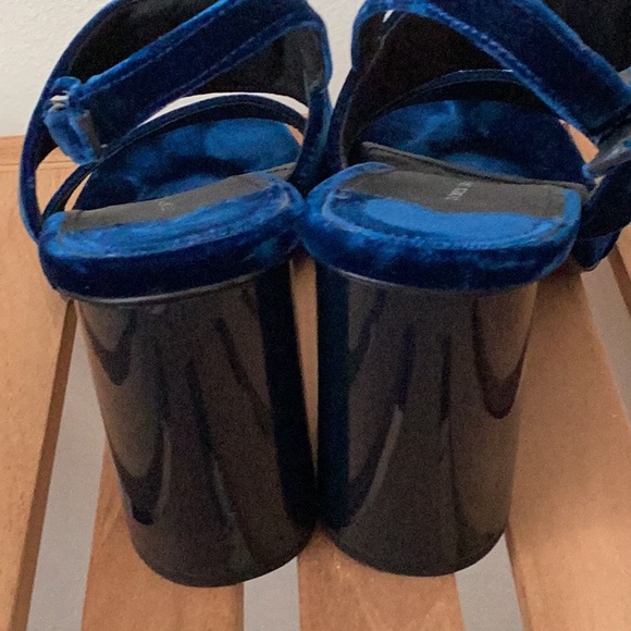 Tory Burch Eleanor Medallion Slingback Velvet Sandal - Picture 5 of 7